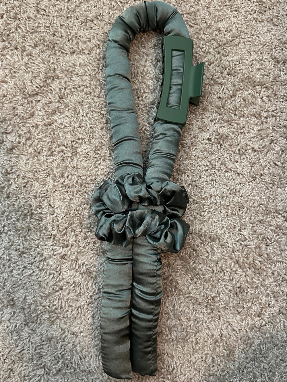 Satin Olive Green Heatless Curler with Scrunchies and Clip
